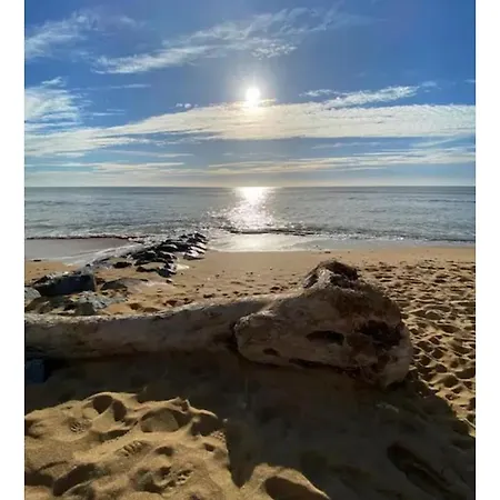 Les Pieds Dans L'eau Accés Direct à La *
