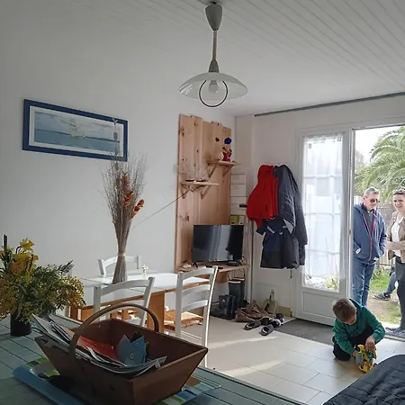 Les Pieds Dans L'eau Acces Direct A La La Cotinière