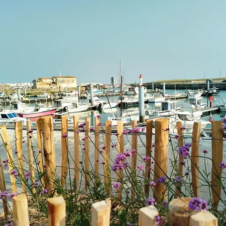Les Pieds Dans L'eau Accés Direct à La *